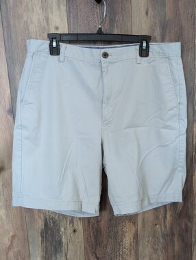Amazon Essentials Light Gray Flat Front Chino Shorts 36 674A